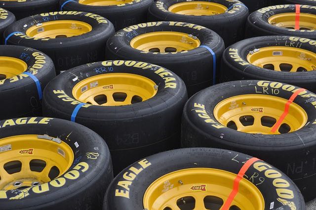 Les pneus sport  conçus pour la compétition automobile