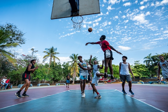 Découvrez l’évolution du street basketball en 2025