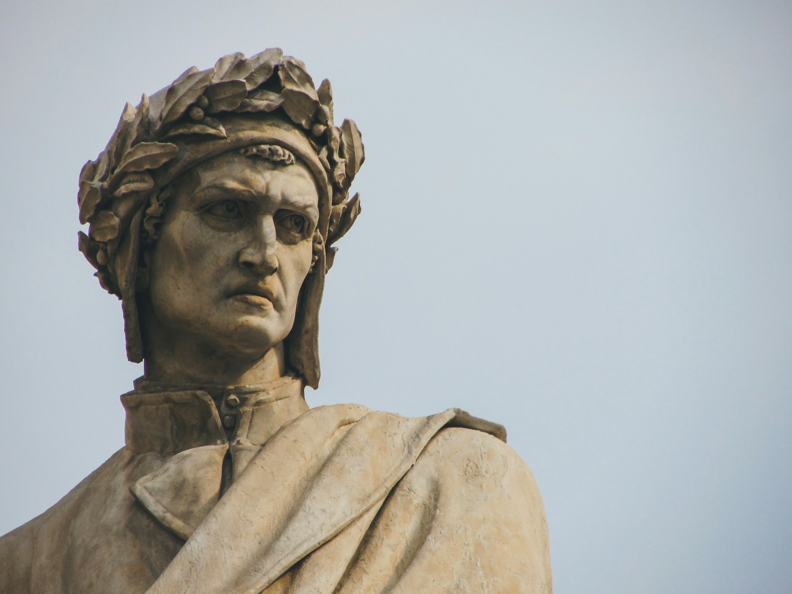 De la luxure à la trahison : voyage symbolique dans l’enfer de Dante