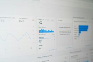 un écran d'ordinateur avec un tas de données dessus